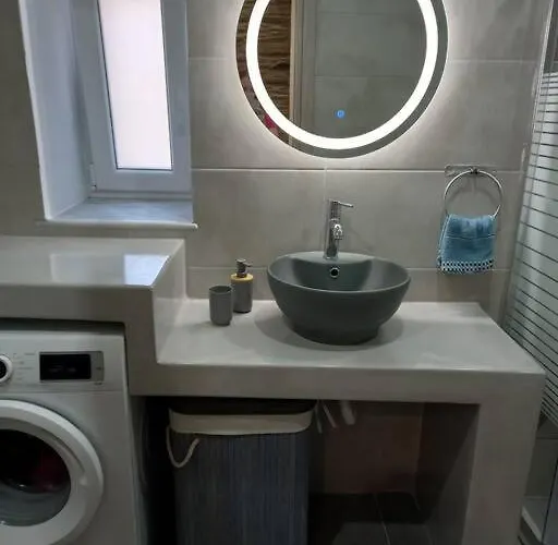 Dipotamata House Syneti