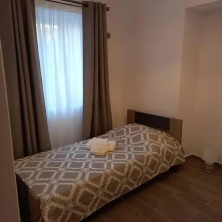 Dipotamata House Syneti Sineti