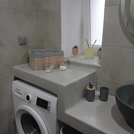 Dipotamata House Syneti